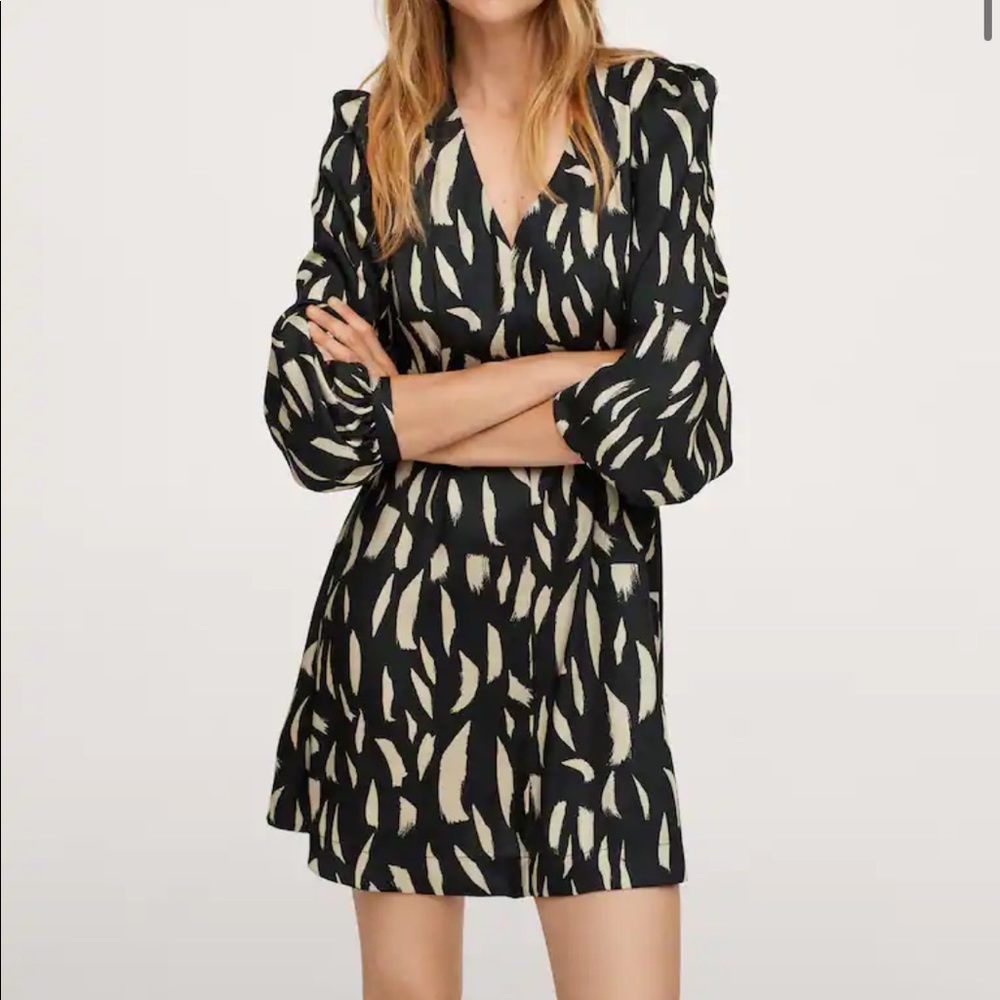 Mango || printed black flowy dress in style Caroline